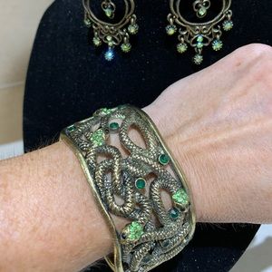 Snake clamp on bracelet gold and green with earrings 🐍